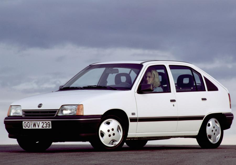 Opel Kadett CS 5-Door (E) '1989